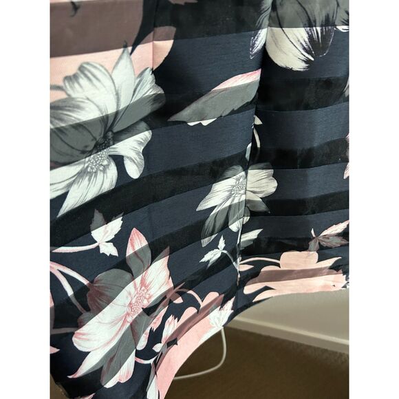 Vince Camuto Women's Shadow-Stripe Floral Sheath Dress Size 4 - Picture 6 of 9